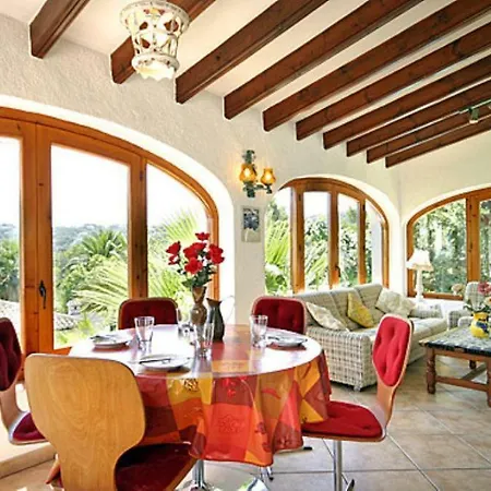 Maria Villa *